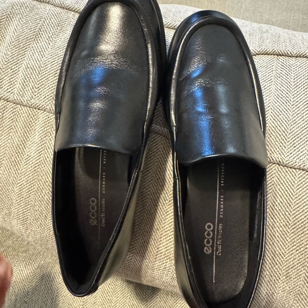ECCO Women’s Classic Black Slip-On Loafers